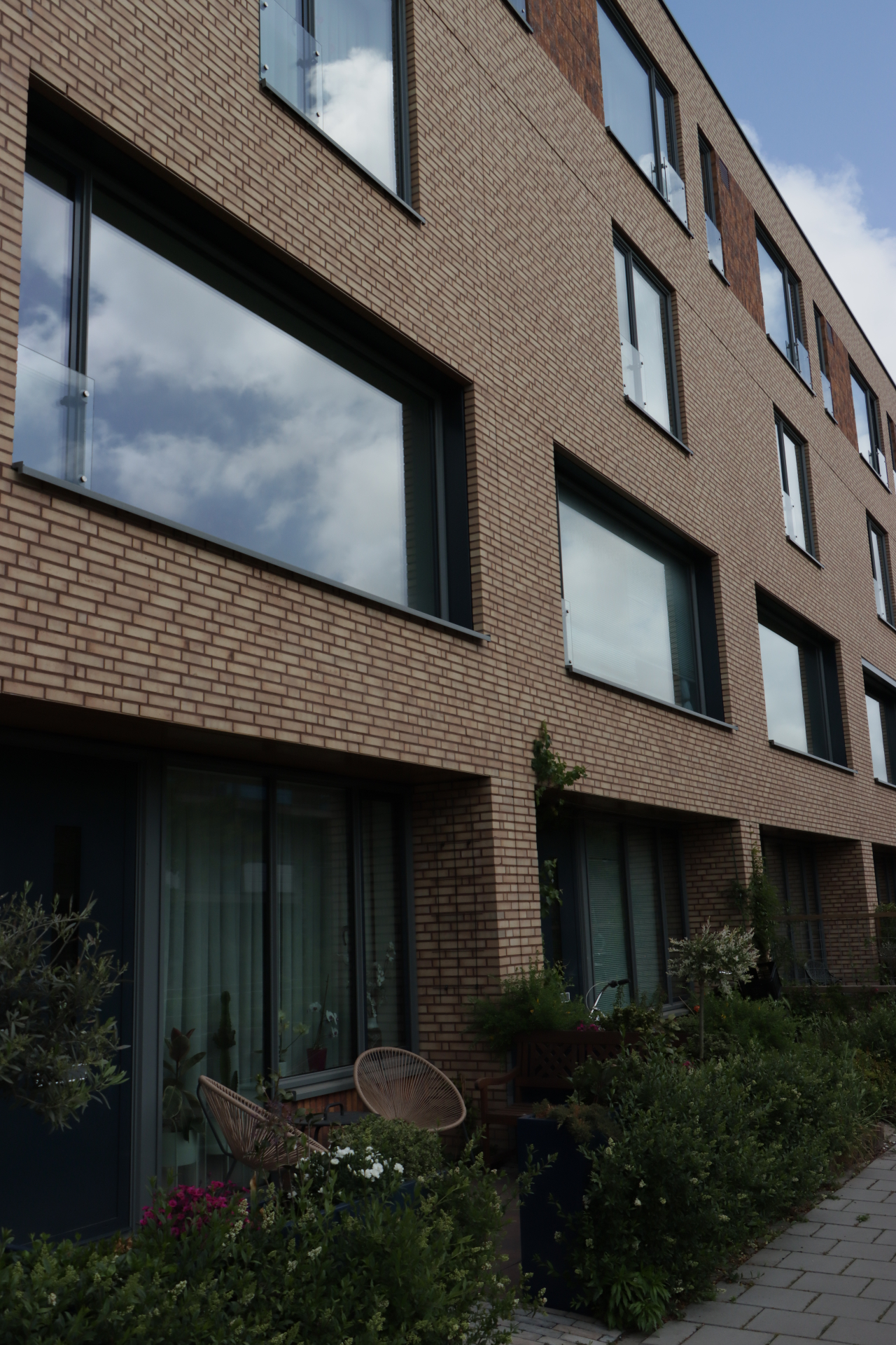 Haringlocatie Delft, vooraanzicht woningen met tuin