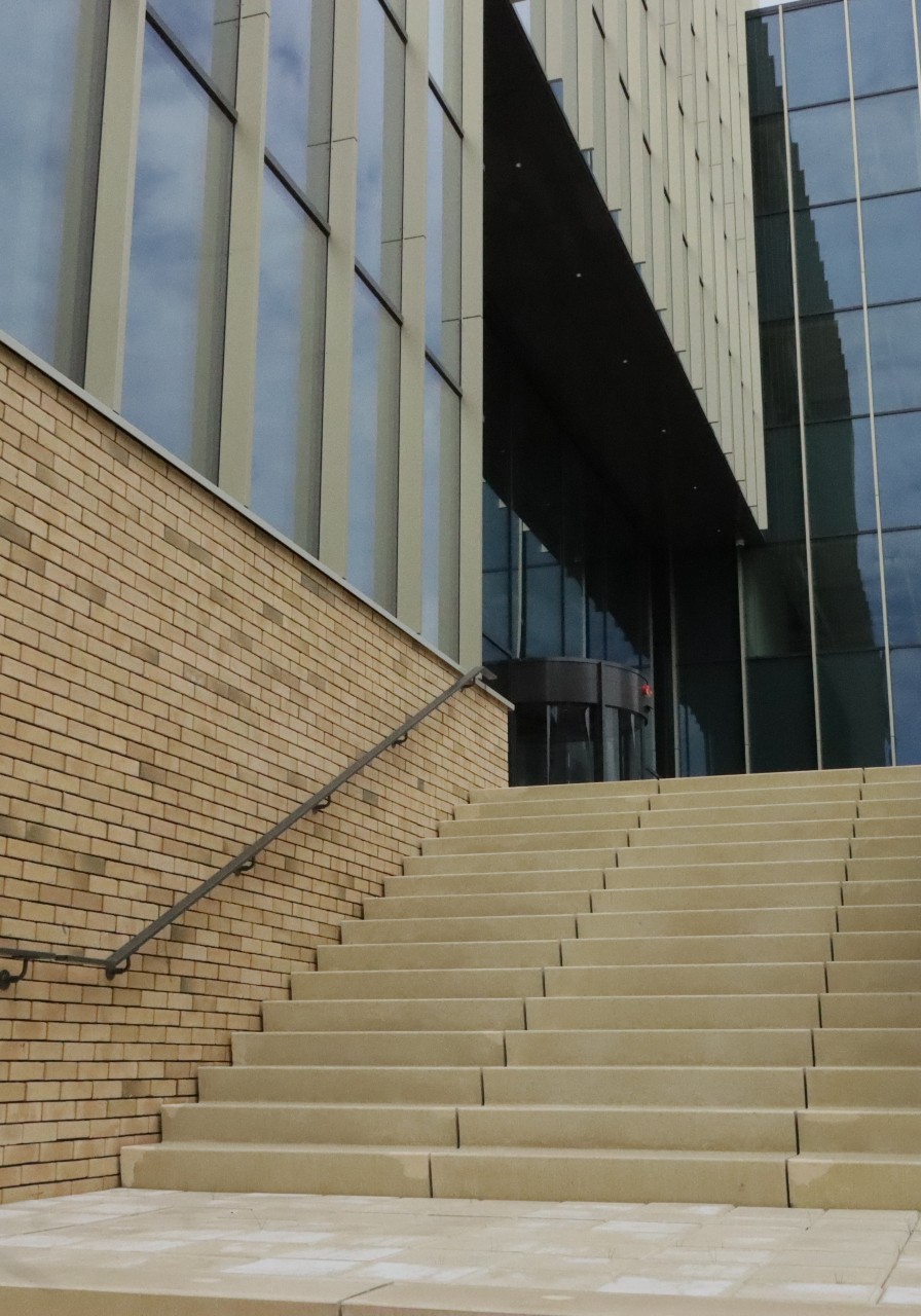 Nexus Oegstgeest, vooraanzicht glasgevel