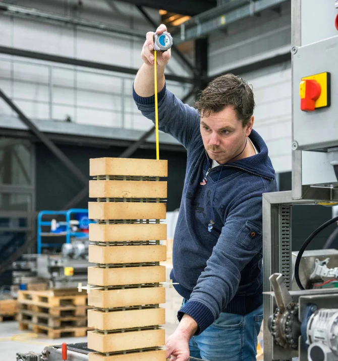 Drystack, gevel in aanbouw